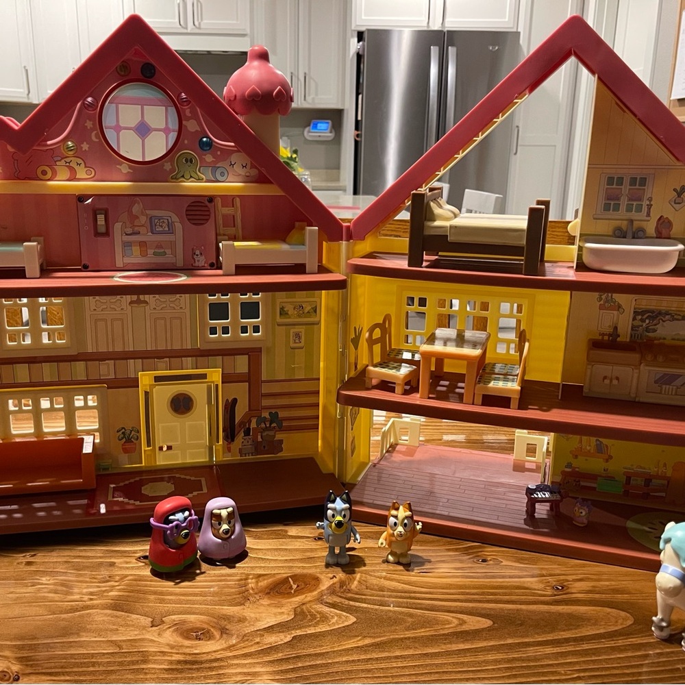 Bluey’s House with music and phrases